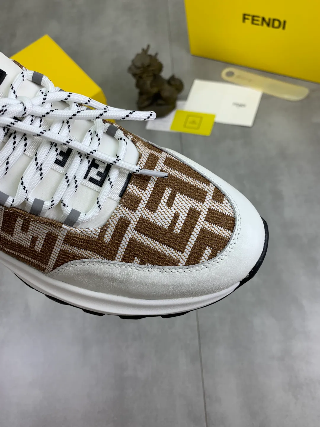 ​Men's shoes 💰P440 💰【New】Little monster 🆘 New FENDI 🕶️🕶️Simple routing effect, showing an elegant and cool driving shoe 🎬Using imported calfskin + first-layer pigskin lining🐂Excellent material🎬Detailed workmanship 🤗Comfortable foot feel➰➰. ​Pair it with any outfit to show your taste and temperament, low-key luxury ♻️Design ​simple and elegant ​noble and fashionable 🍃​Very loved and favored by trendy men 💓❤️Size: 38-44 (45 customized) 3️⃣ colors available